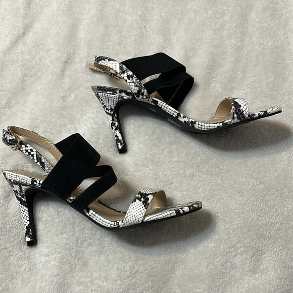 Unisa black & white snake skin strappy versatile heeled sandals. Size 8M - Picture 2 of 9
